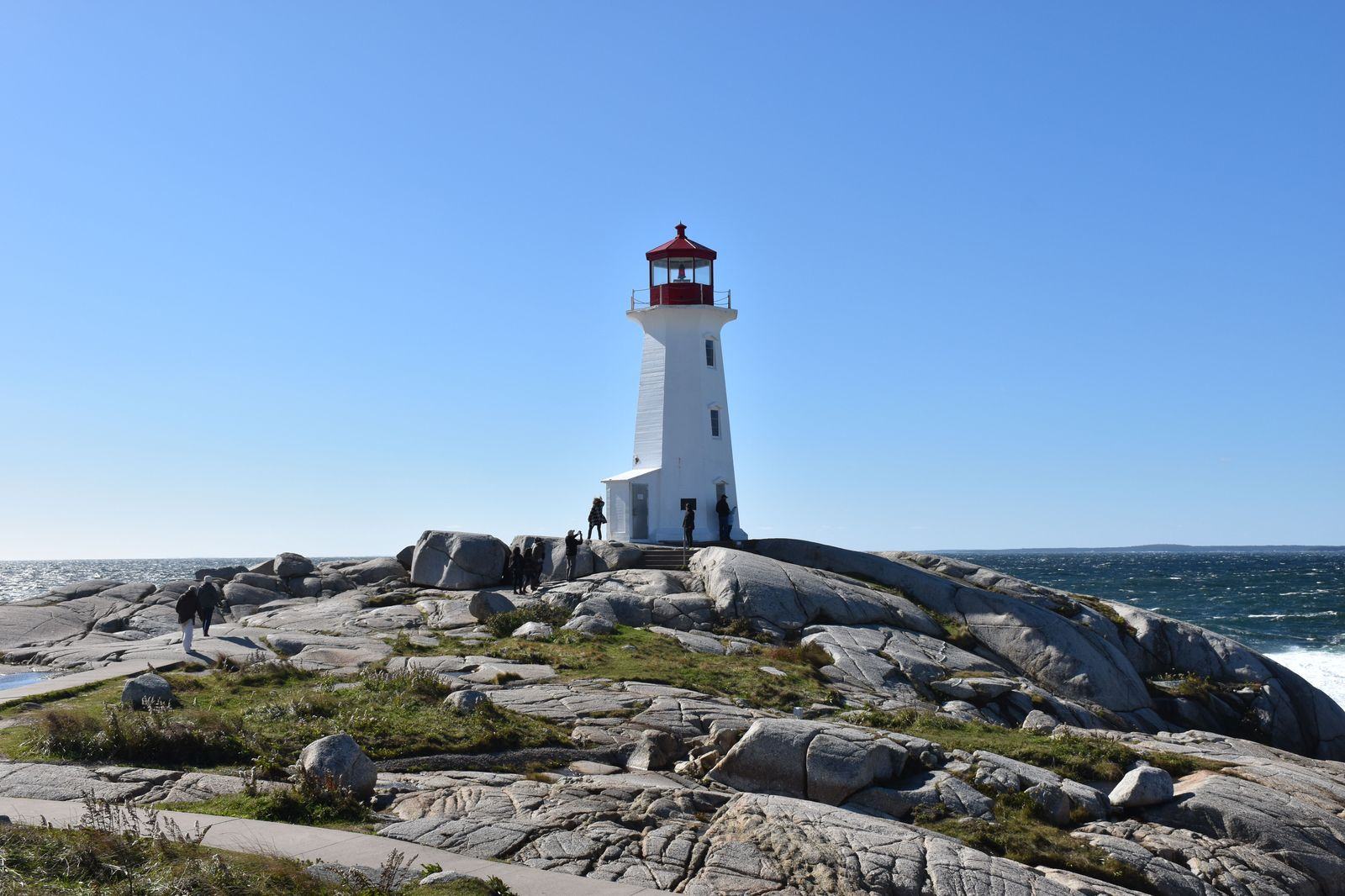 Peggy's Cove, an hour from the airport by Highway 333: the network chauffeur's coast