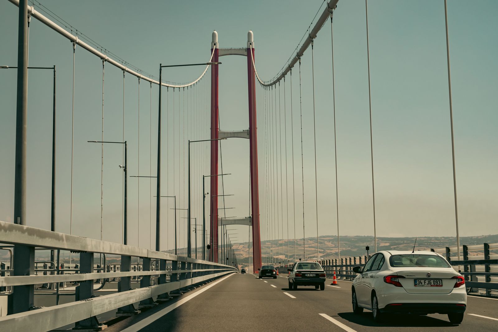 The bridge queue: the chauffeur watches the wait times and picks the crossing that is moving